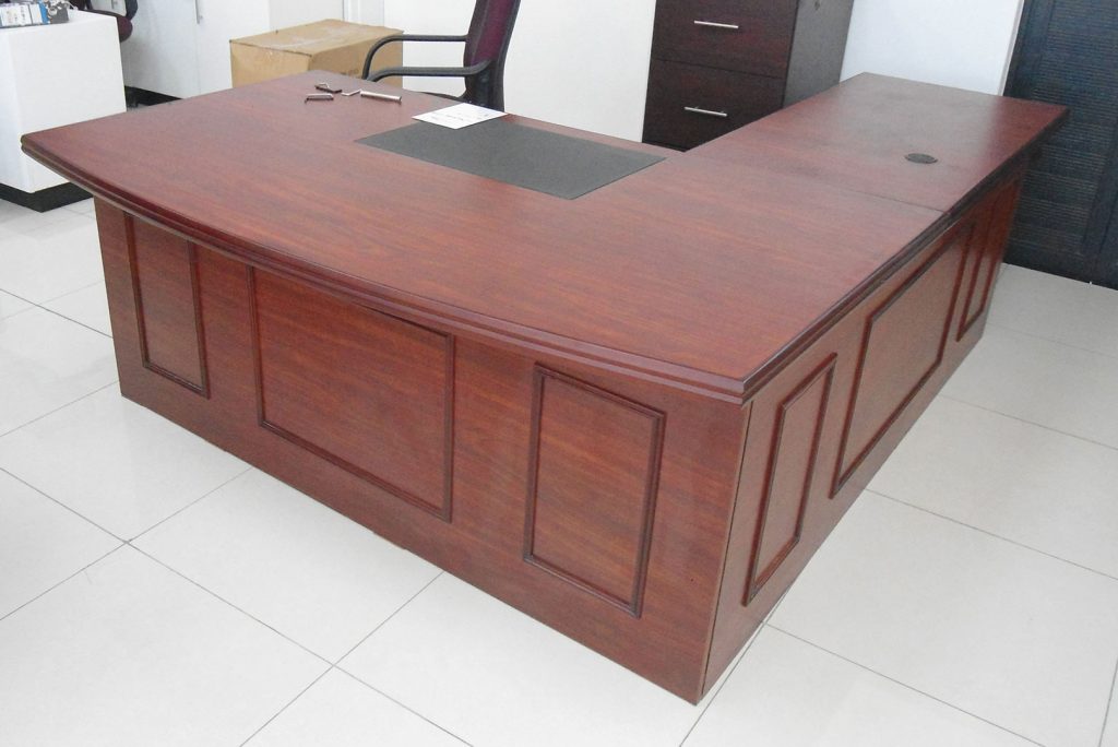 executiver l shape desk 1